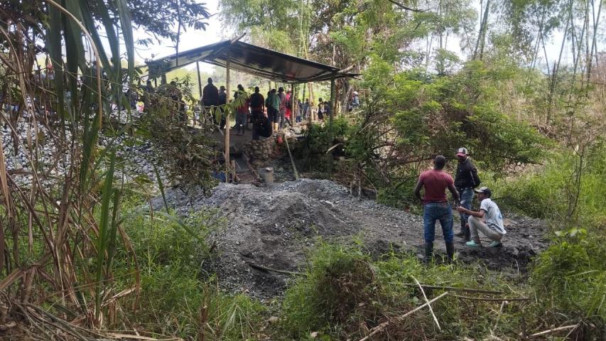 En norte del Cauca continúan operaciones de rescate de siete mineros