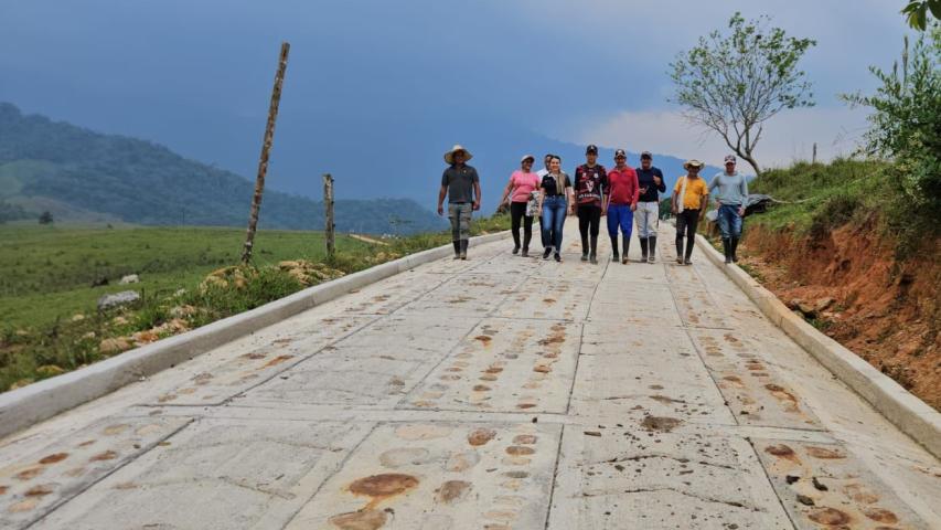 Mejoramiento de vías terciarias Caquetá