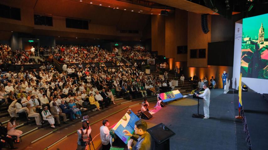 Petro asegura que Colombia lidera la mayor reforma agraria mundial