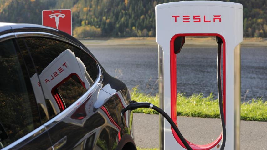 SIC dicta órdenes a Tesla Colombia para garantizar derechos de los consumidores