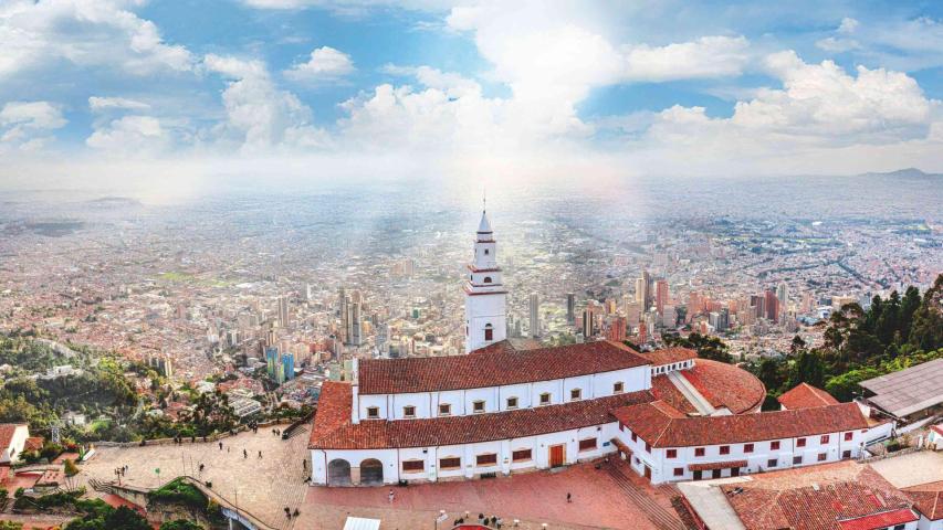 Turismo internacional en Colombia creció 6,6 % entre enero y mayo de 2025, según Migración
